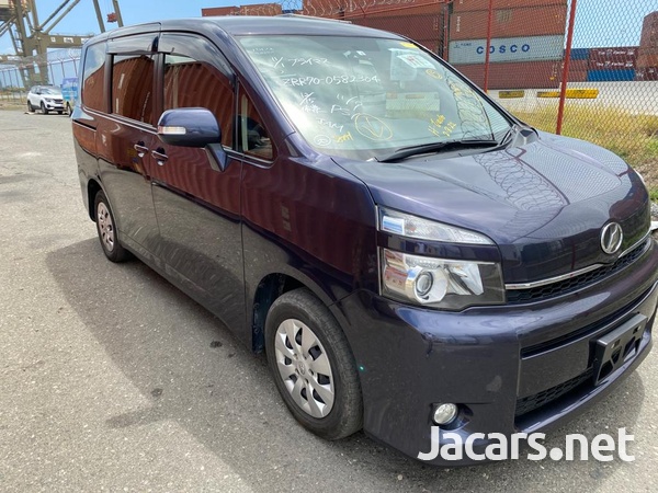 Toyota Voxy 2,0L 2013-1