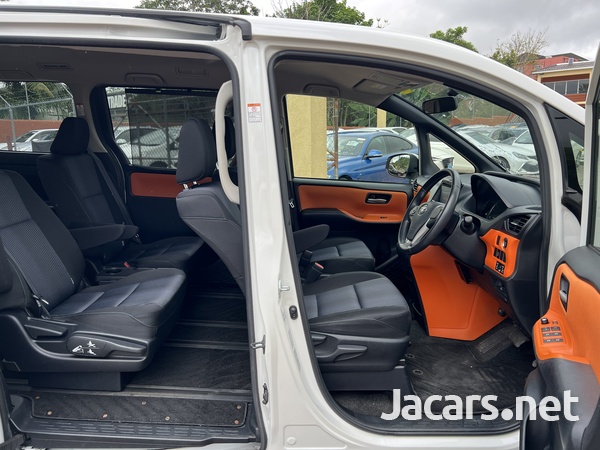 Toyota Voxy 2,0L 2014-8