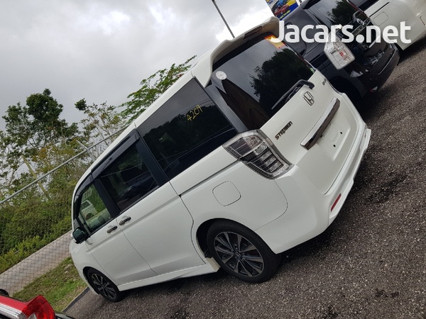 Honda Stepwgn Spada 2,0L 2013-6