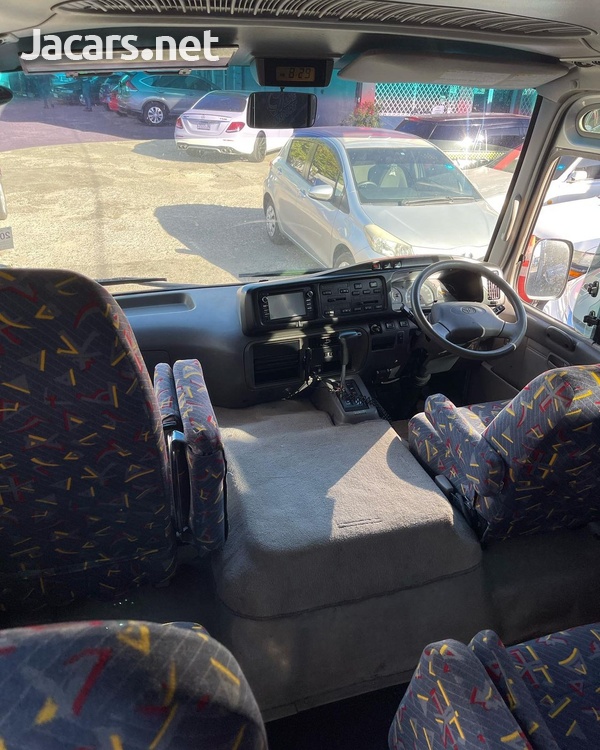 Toyota Coaster 2014-5