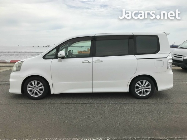 Toyota Noah 2,0L 2013-2