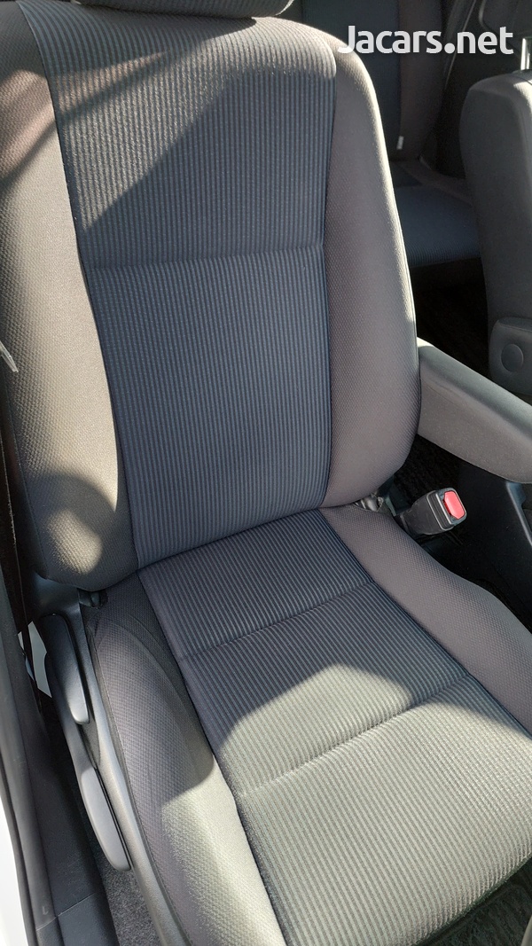 2014 Toyota Noah-5