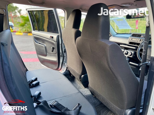 Toyota Probox 1,5L 2016-7