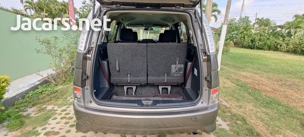 Toyota Isis 2,0L 2014-5