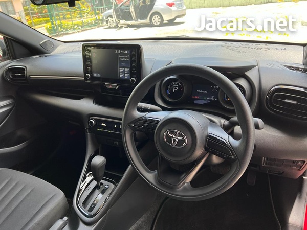 Toyota Yaris 1,0L 2021-6