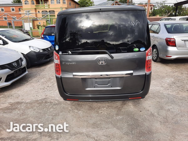 Honda Stepwgn 2,0L 2013-4