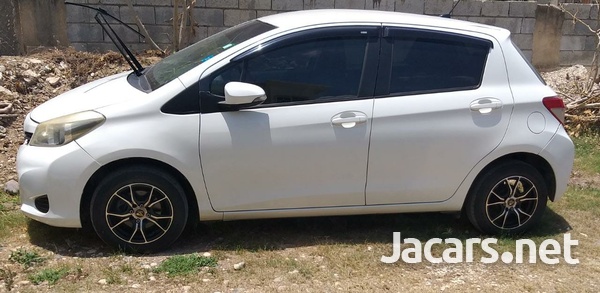 Toyota Vitz 1,0L 2012-1