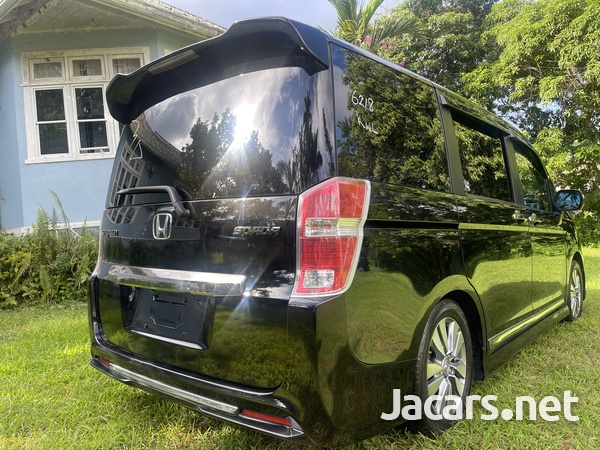 Honda Stepwgn Spada 2,0L 2013-3
