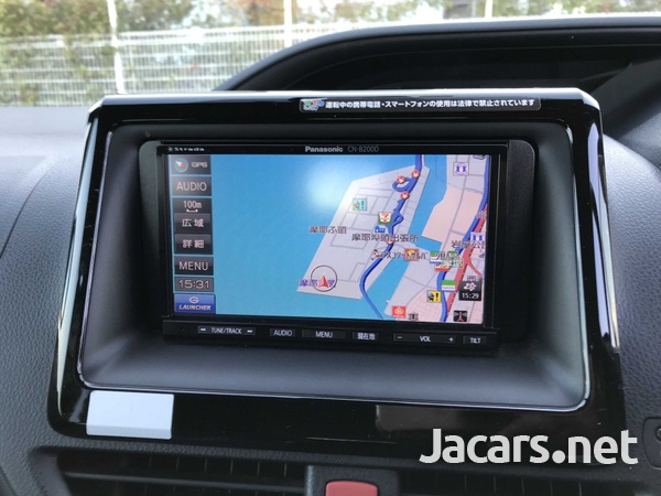 Toyota Voxy 2,0L 2016-6