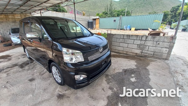 Toyota Voxy 2,0L 2013-3