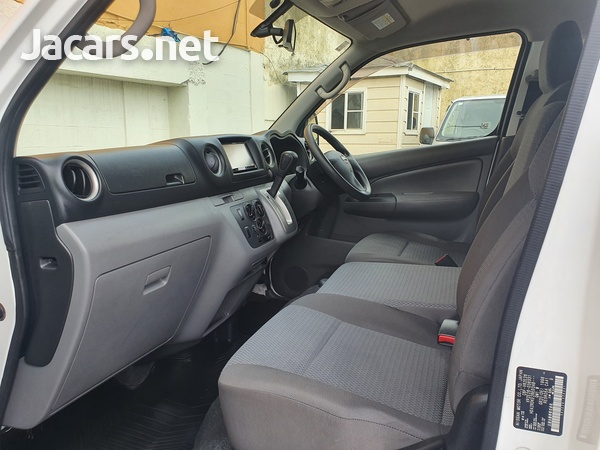Nissan Caravan 2016-12