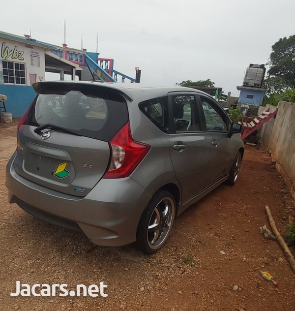 Nissan Versa 1,5L 2016-6