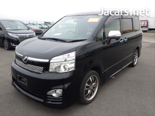 Toyota Voxy 2,0L 2013-1
