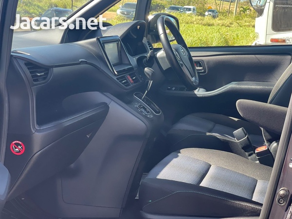 Toyota Noah 2,0L 2017-7