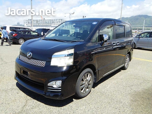 Toyota Voxy 2,0L 2013-2
