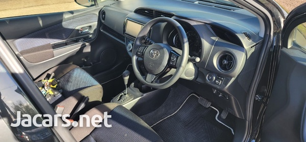 Toyota Vitz 1,0L 2016-7