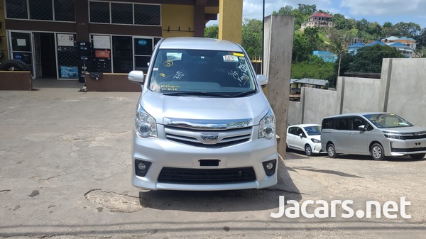 Toyota Noah 2,0L 2013-2