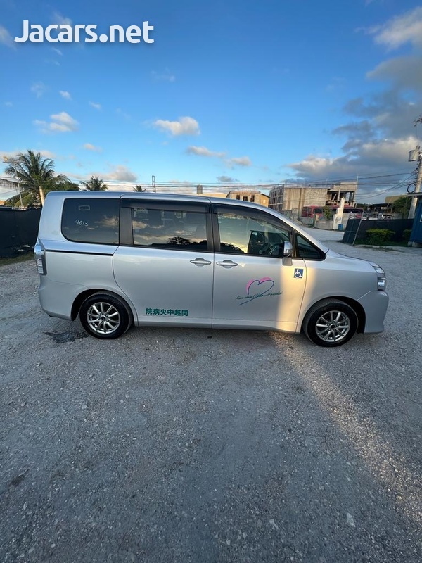 2013 Toyota Voxy-5