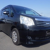 Toyota Noah 2,0L 2013 Toyota Noah 2,0L 2013