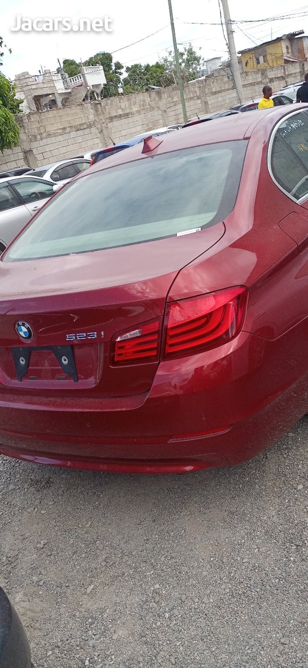 BMW 5-Series 2,5L 2012-3