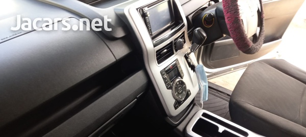 Toyota Voxy 2012-7