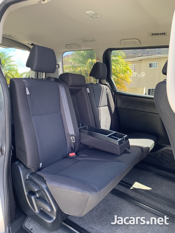 Toyota Voxy 2,0L 2016-10