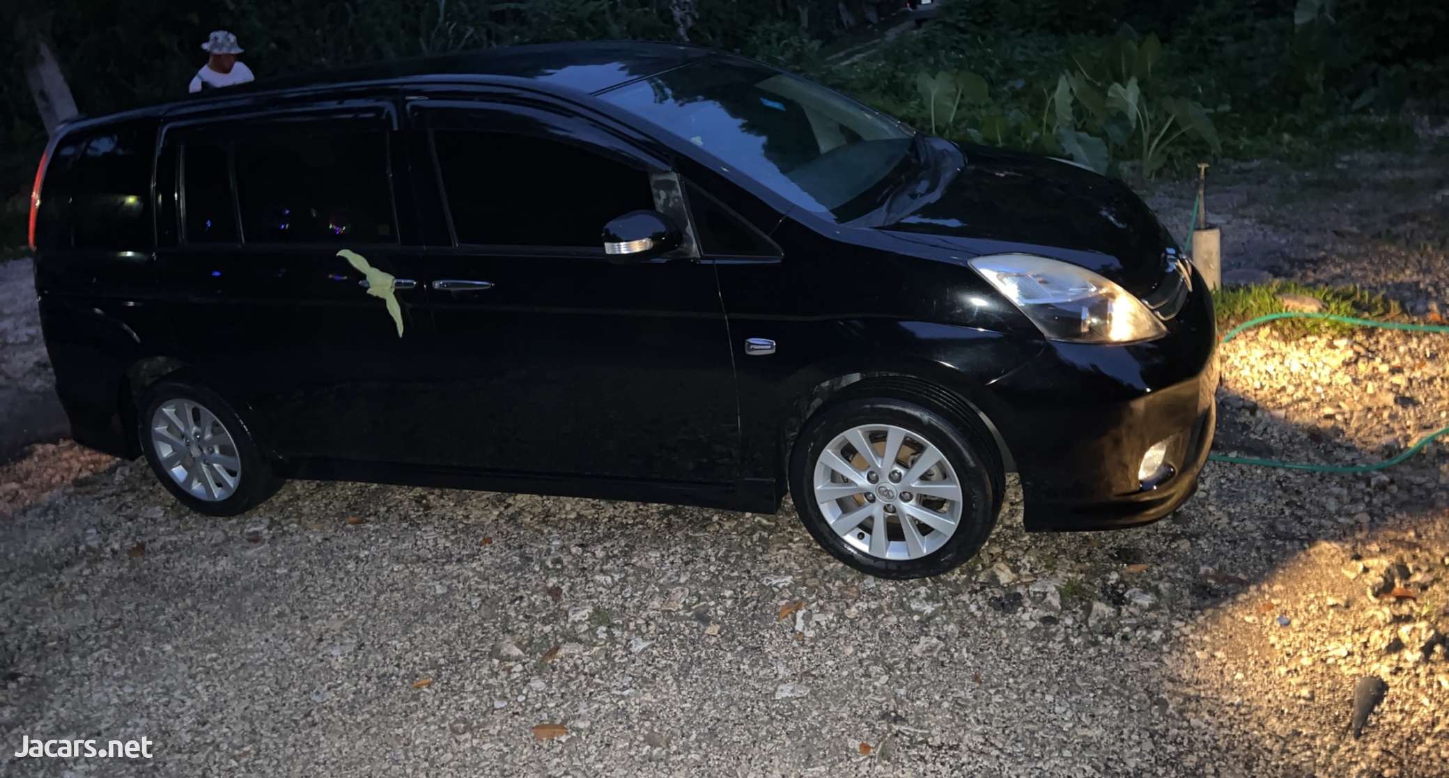 Toyota Isis 2,0L 2012-2