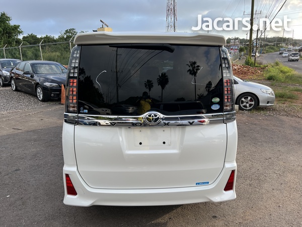 Toyota Voxy 2,0L 2015-5