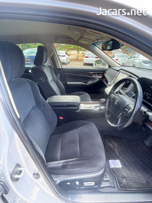 Toyota Crown 2,5L 2016-6