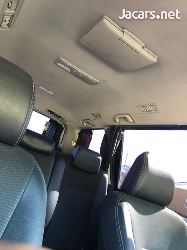 Toyota Voxy 2,0L 2013-5