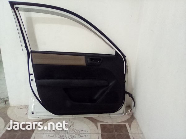 Slightly damaged 2013 axio door-4