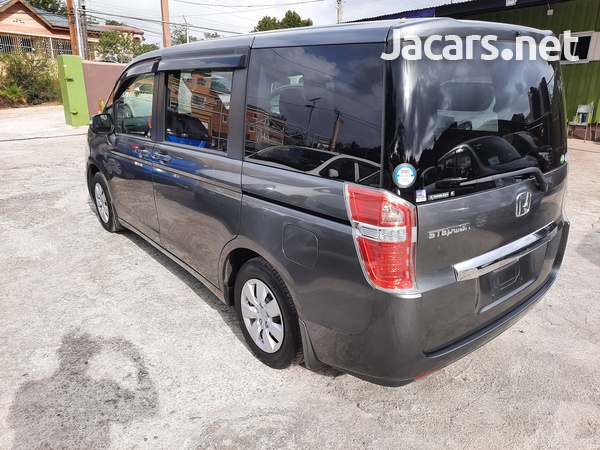 Honda Stepwgn 2,0L 2013-6