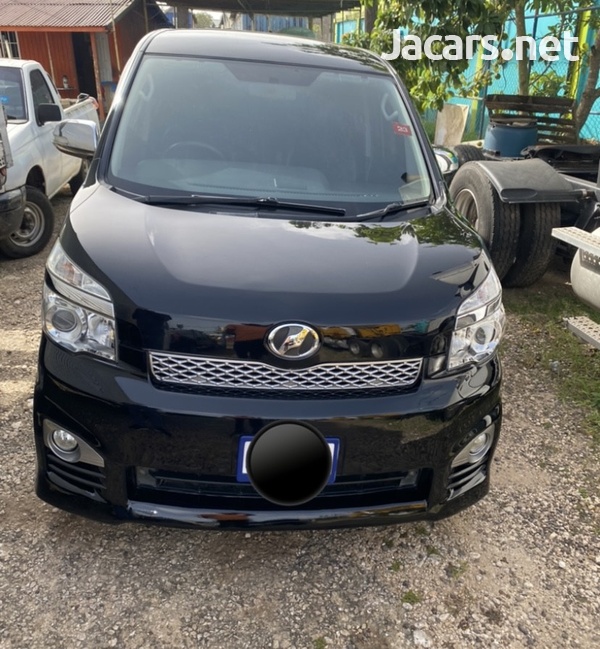 Toyota Voxy 2,0L 2012-2