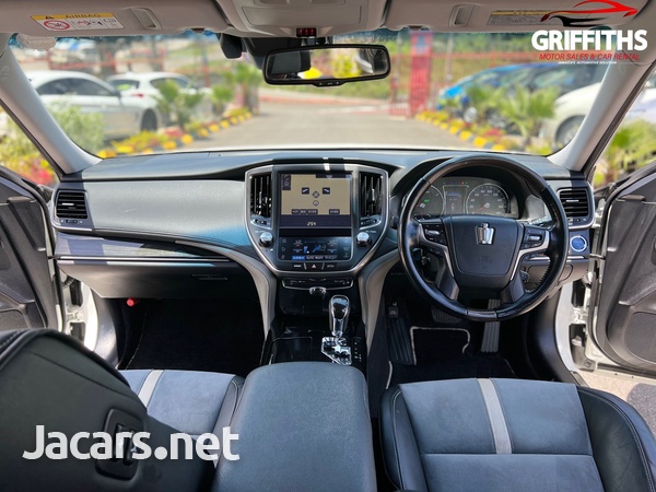 Toyota Crown 2,5L 2016-9