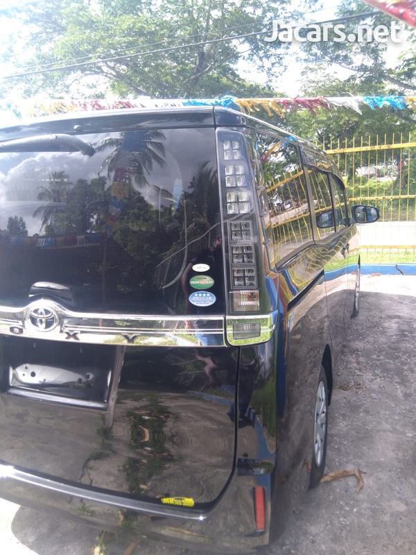 Toyota Voxy 2,0L 2016-2