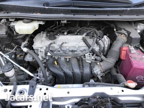 Toyota Voxy 2,0L 2016-14