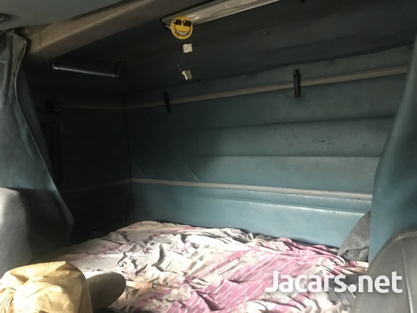 International tip truck-6