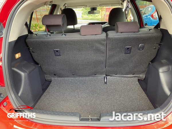Toyota Aqua 1,5L 2016-7