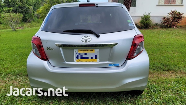 Toyota Vitz 1,0L 2013-6