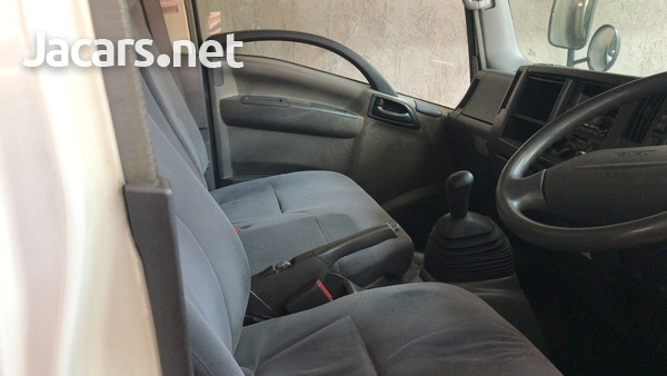 2007 Isuzu Box Truck-9
