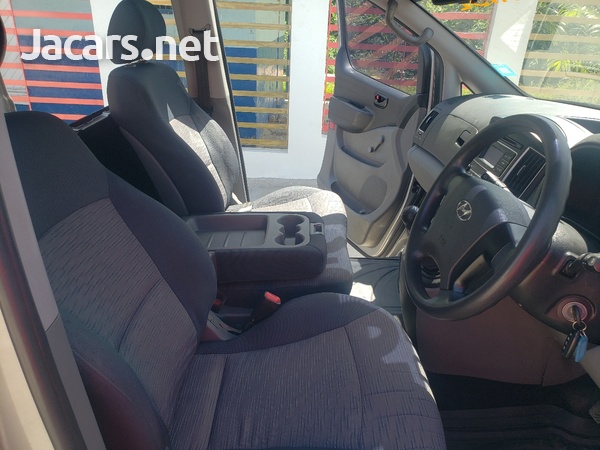 Hyundai H1 2,5L 2017-6