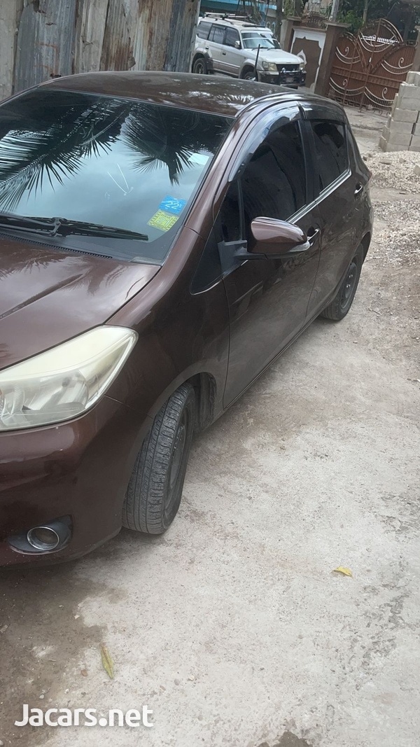 Toyota Vitz 1,0L 2012-1