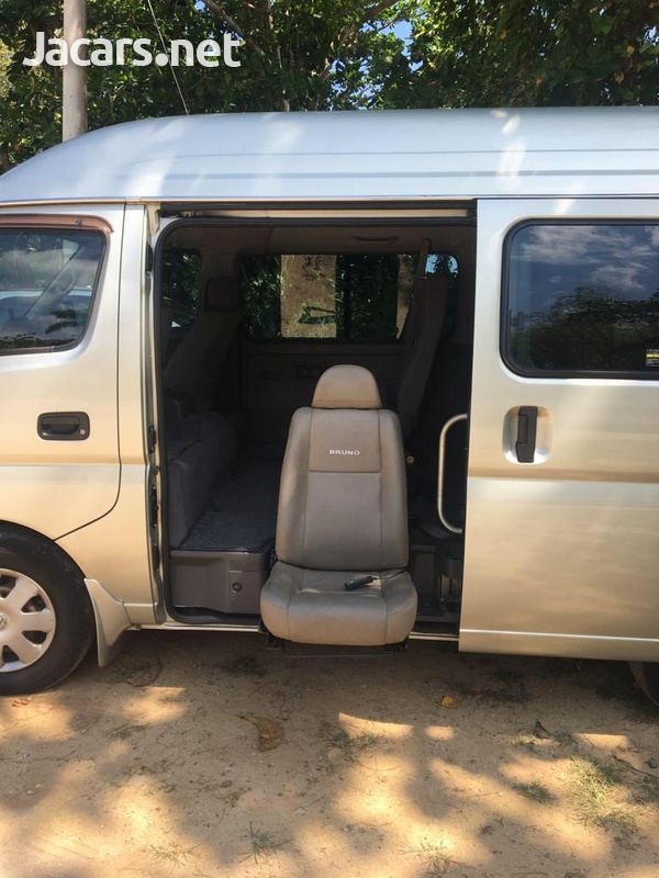 Nissan Caravan 2,5L 2006-3