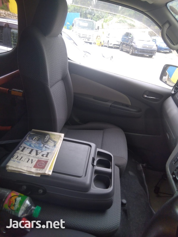 Nissan Caravan 2,0L 2013-7