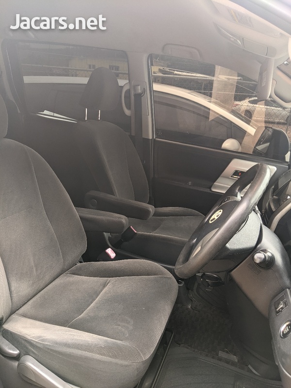 Toyota Noah 1,9L 2011-8