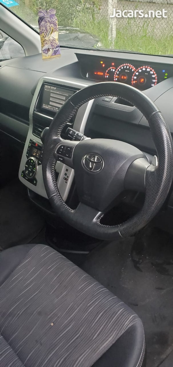 Toyota Voxy 2,0L 2012-2
