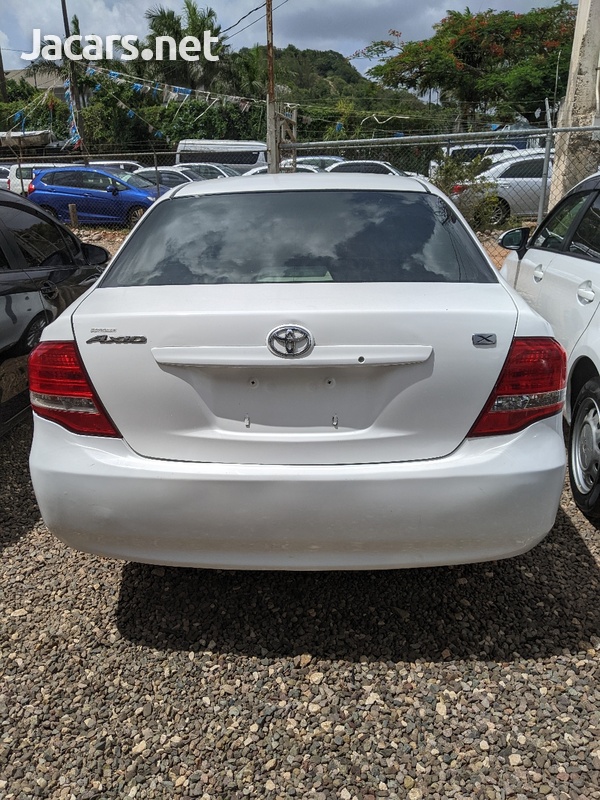 Toyota Axio 1,5L 2011-8