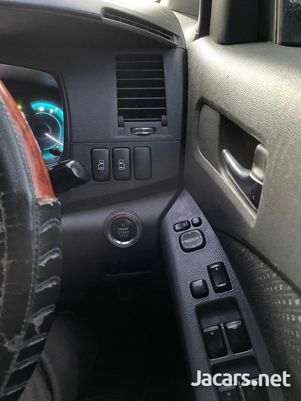 Toyota Isis 1,8L 2010-6