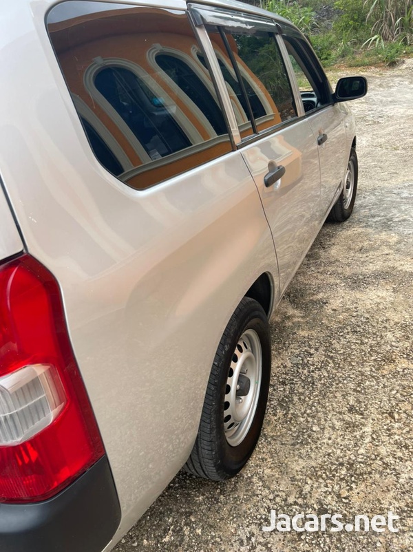 Toyota Probox 1,5L 2016-6