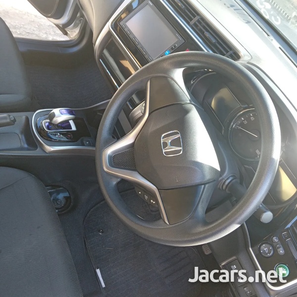 Honda Grace 1,6L 2016-3
